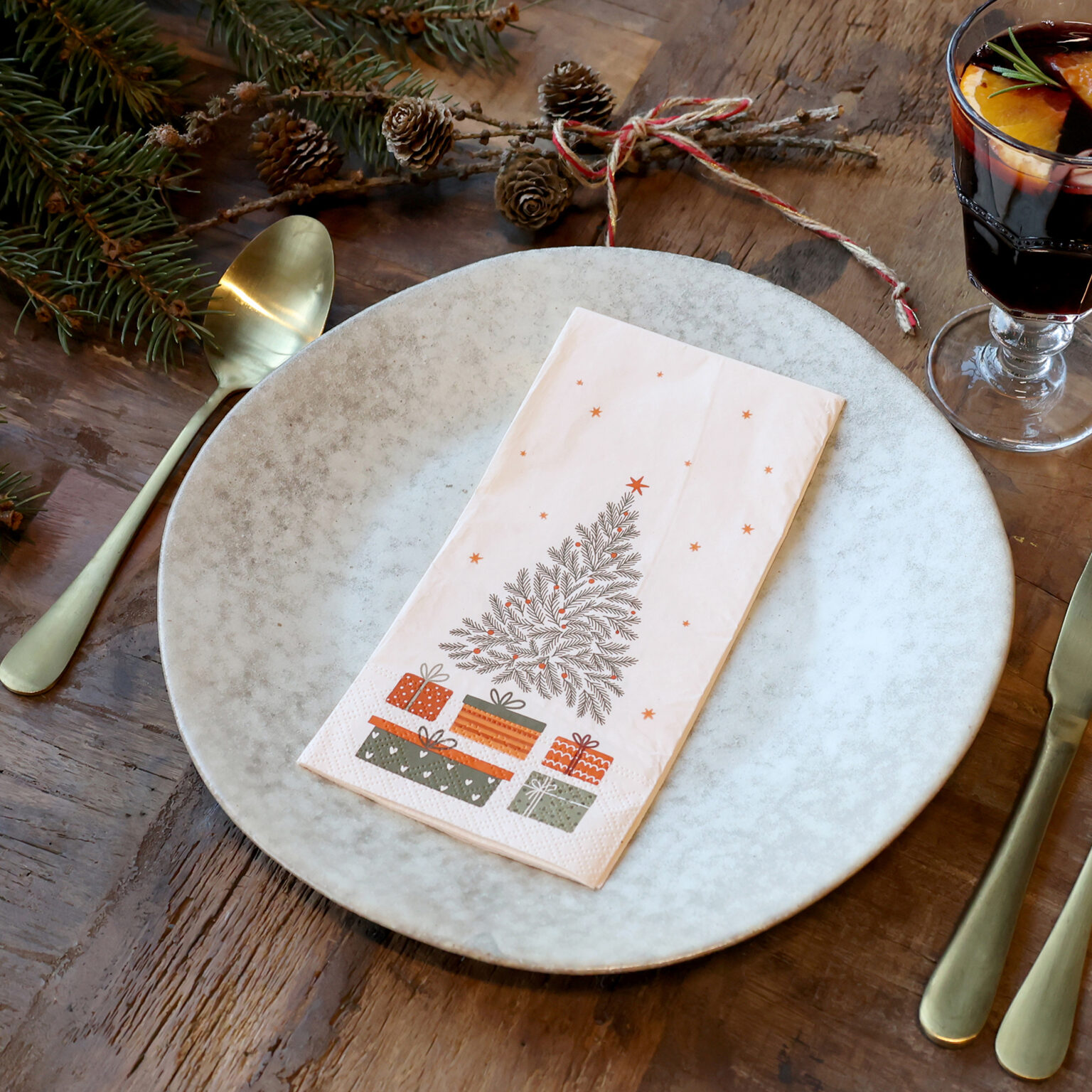 Servietten mit Weihnachtsbaum und Geschenken